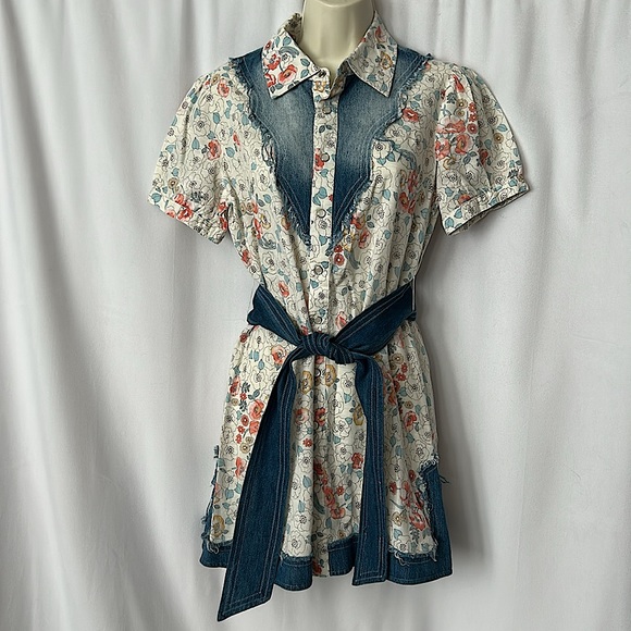 Free People Dresses & Skirts - Free People White Floral Denim Trim Short Sleeve Shirt Mini Dress **Sz 8** 🌸🌸